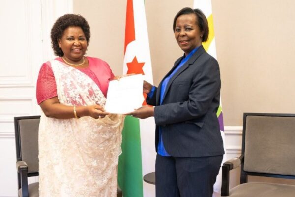 Ambasaderi w'uburundi na Louise Mushikiwabo