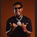 Bruce Melody wari washyize hanze amashusho ya The Ben na Muyoboke bagwa ku rubyiniro yayasibye shishi itabona